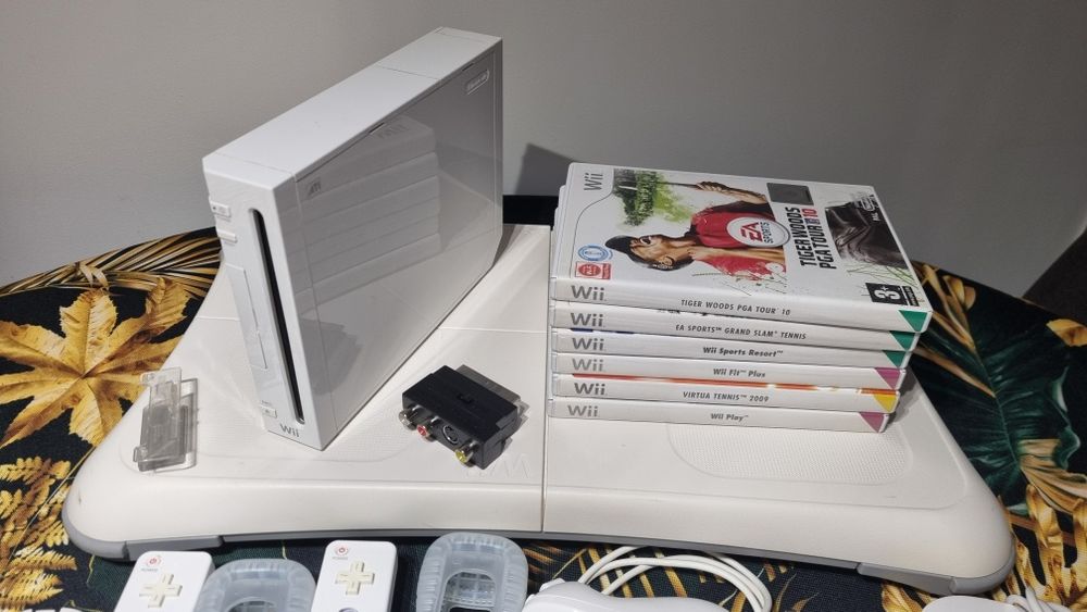 Nintendo Wii + 2 Wiiloty + MotionPlus + Balance Board + 6 gier