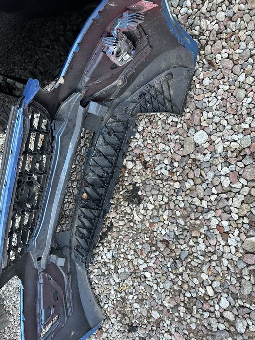 VOLVO XC60 LiFT 16” kpl przedni zderzak R-DESIGN uszkodzony, grill led