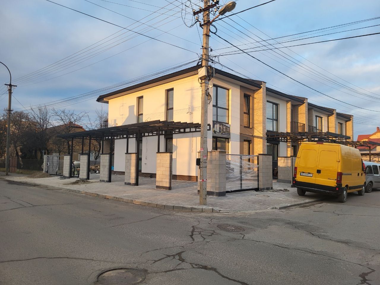 ПРОДАЖ ТАУНХАУСІВ в центральній частині м. УЖГОРОД