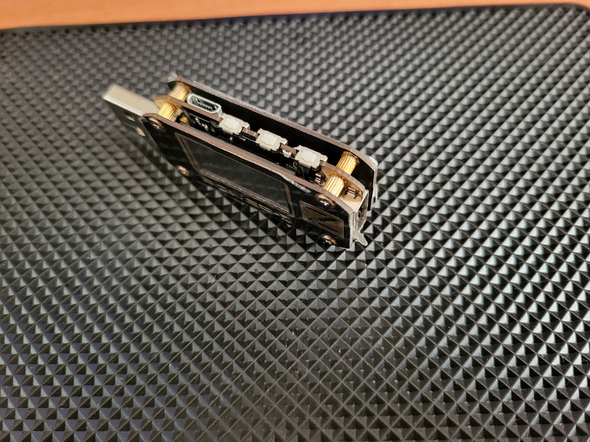 USB тестер ChargerLAB POWER-Z KM001