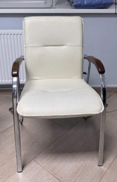 Продам стільці, пишіть або дзвоніть, синіх є 2, і тих по декілька штук