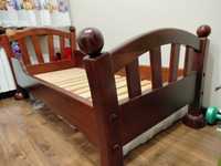 Łóżko drewniane z materacem