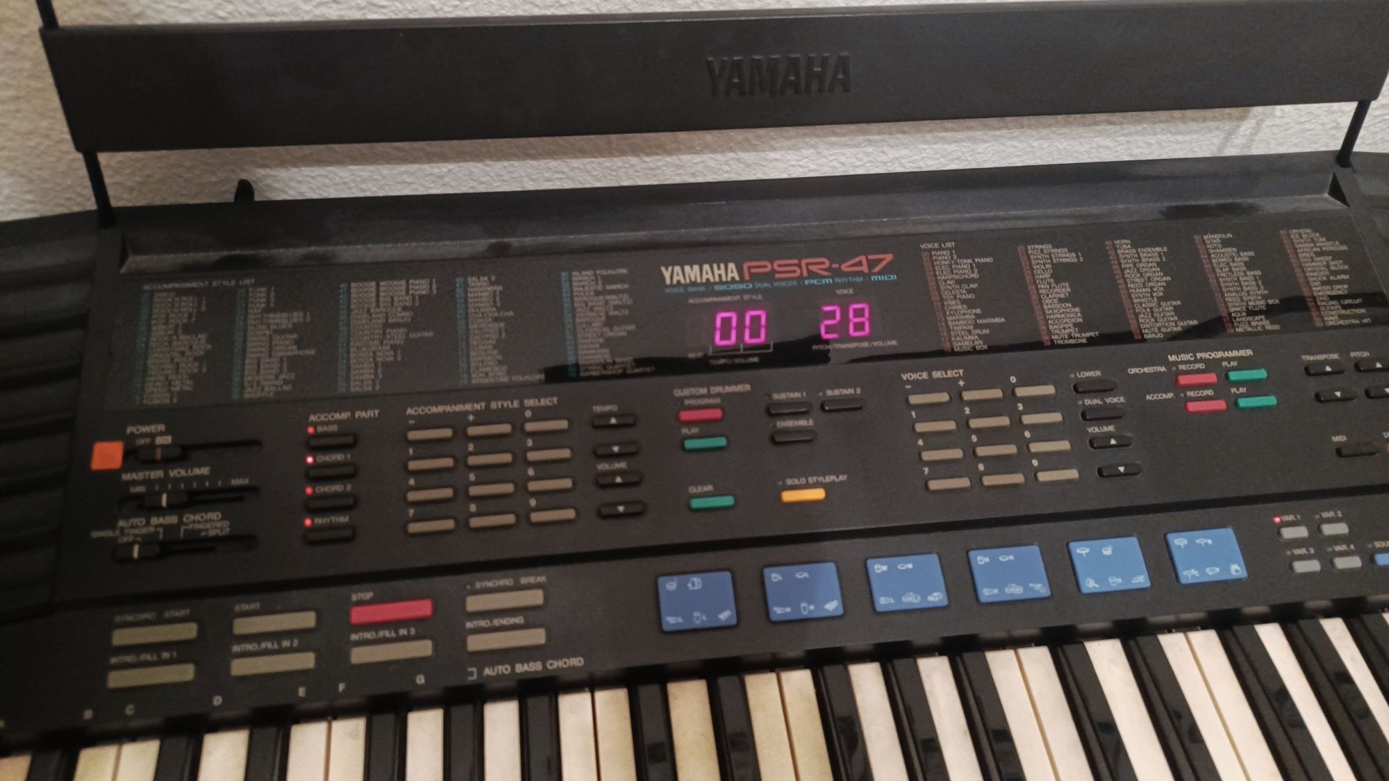 Teclado Yamaha PSR-47 – Vintage, completo e funcional

Órgão eletrónic