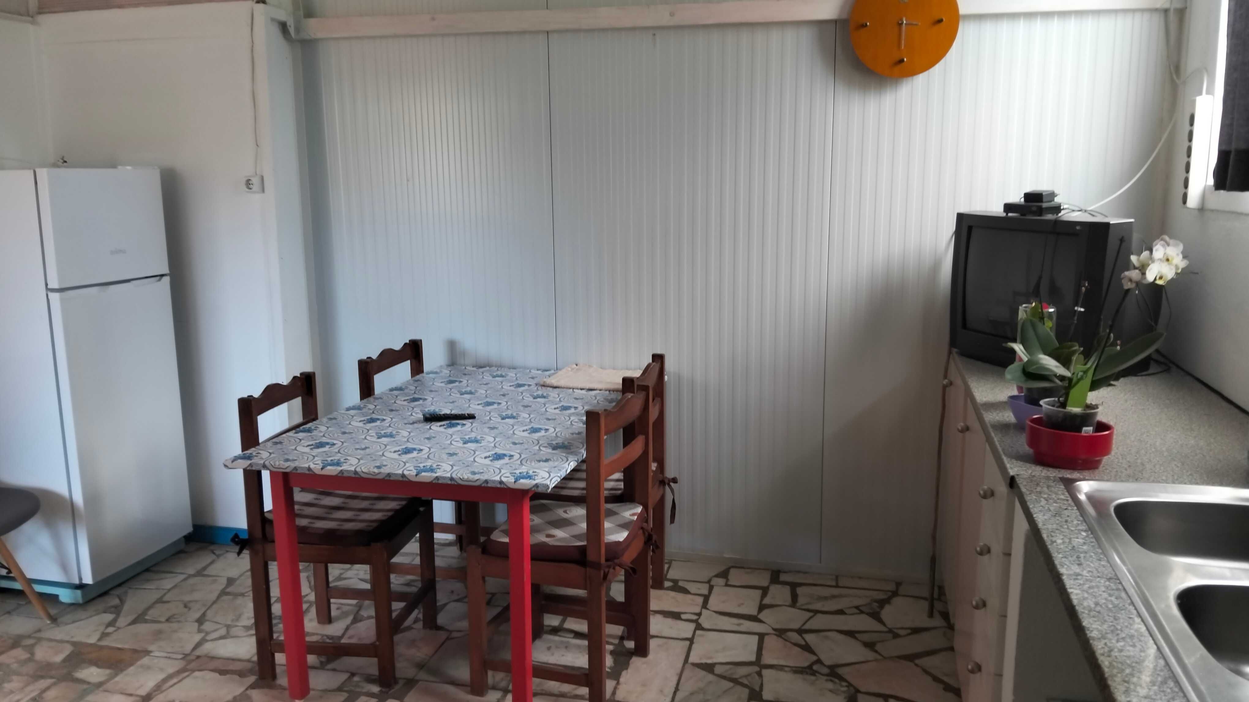 Aluga-se quarto em Charneca da Caparica
