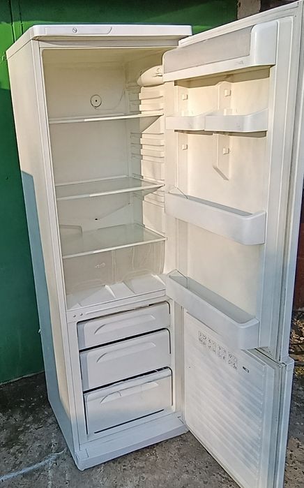 Продам 2х камерный холодильник