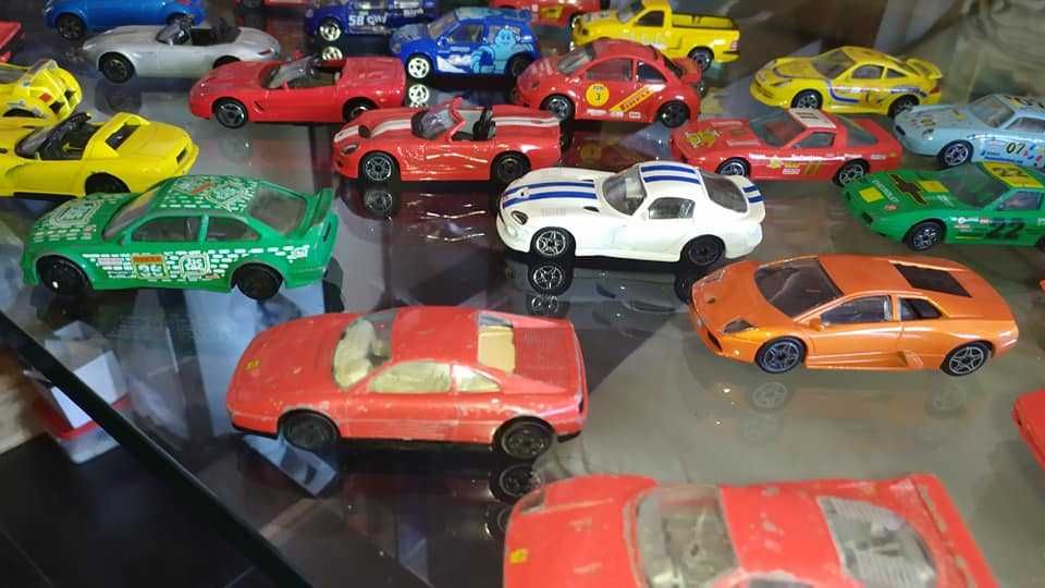 27 carros miniaturas burago escala 1/43