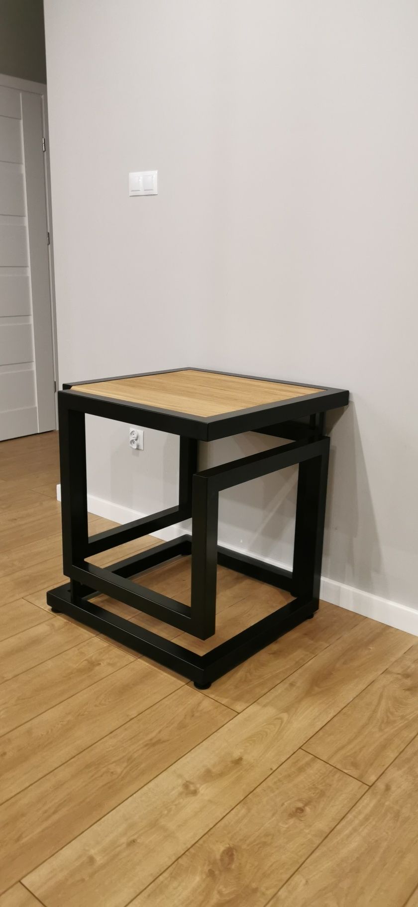 Lewitujacy stolik w stylu loft