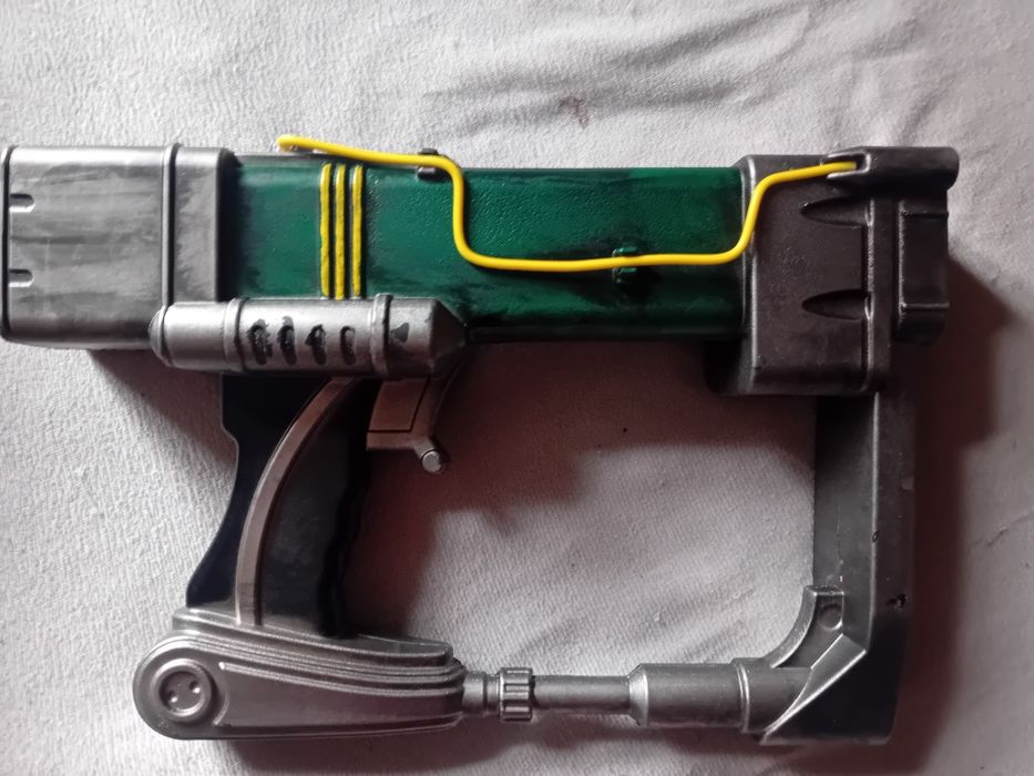 Pistolet laserowy . Fallout . Guma Pu