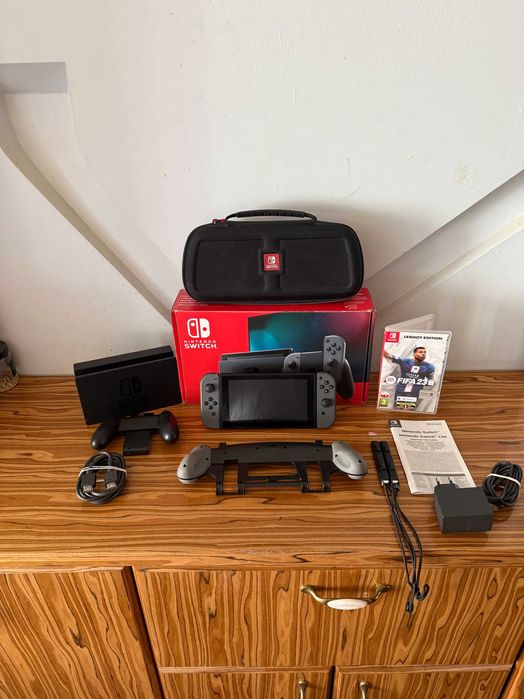 Konsola Nintendo Switch V2 + Gra FIFA 23 + Akcesoria + Karta 32GB