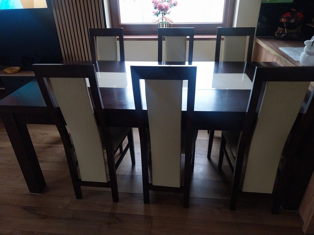 Stół plus 8 Krzeseł