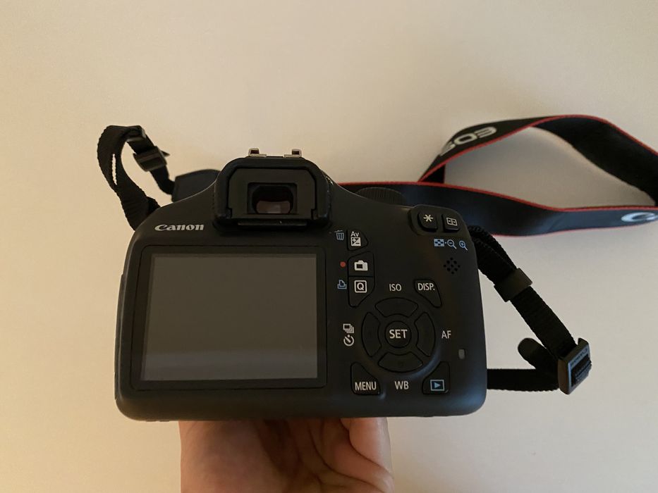 Фотоапарат Canon EOS 1100D Kit 18-55