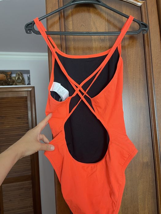 купальник Nike яскравий, суцільний