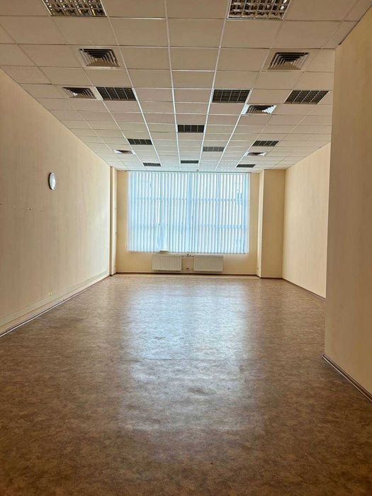 Оренда офіс, зал 15-185 м.кв. біля метро