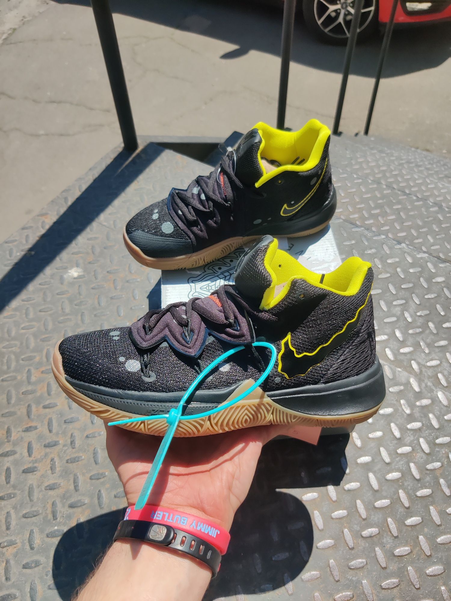 Eur37  дитячі жіночі Кайрі кросівки Kyrie 5 Black Sponge Bob