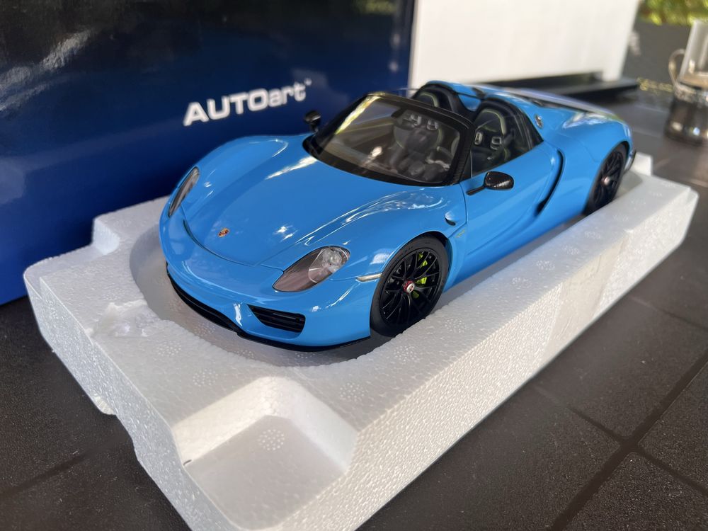 Autoart 1/18 Porsche 918 Spyder Weissach Package (Riviera Blue)