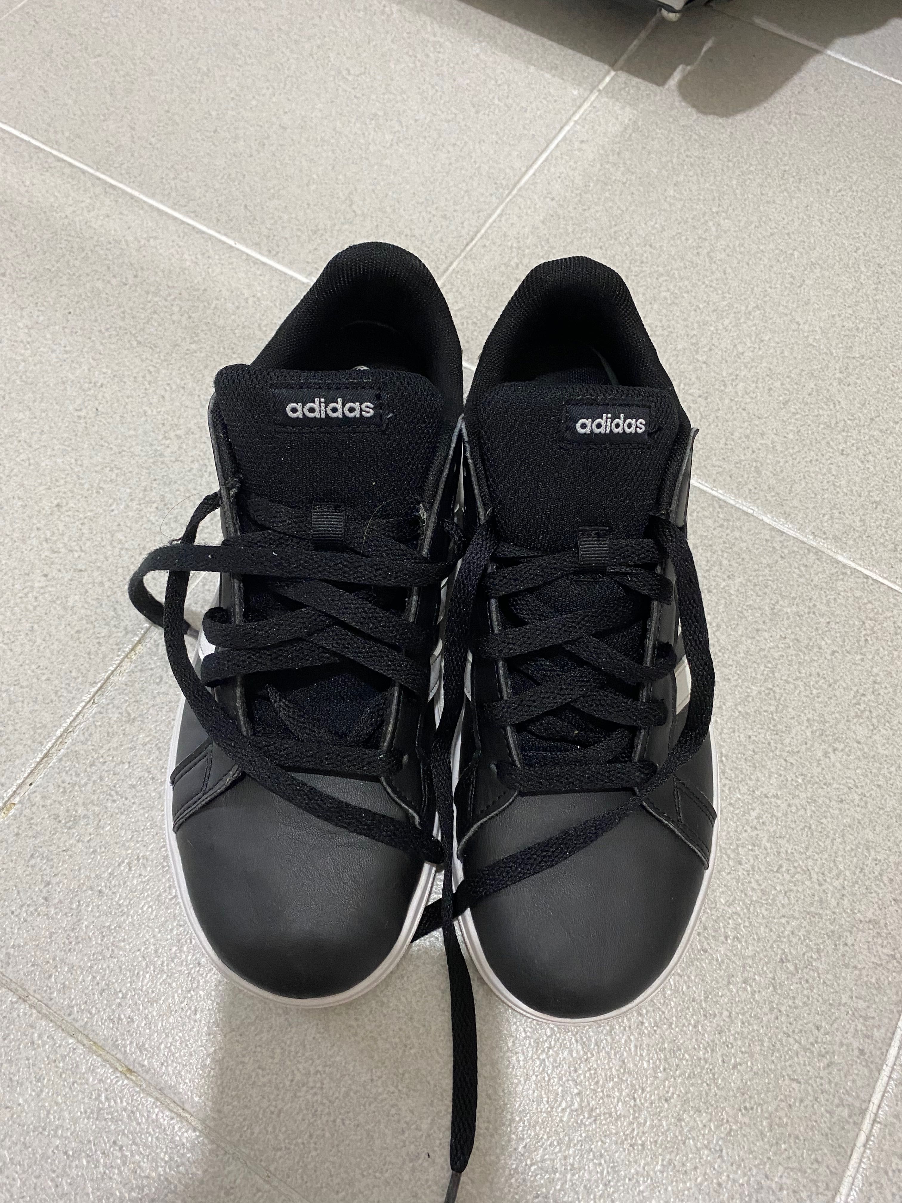 ténis adidas preto/riscas brancas