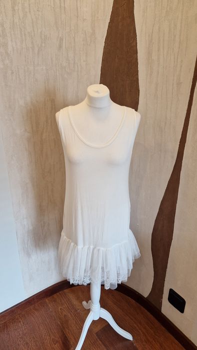 Letnia sukienka bez rękawków z falbanką Italy