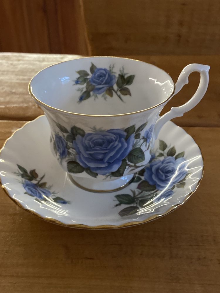 filiżanka  porcelana sygnowana Royal Albert England niebieska roża