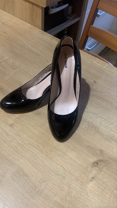 Lakierowane czółenka Gino Rossi