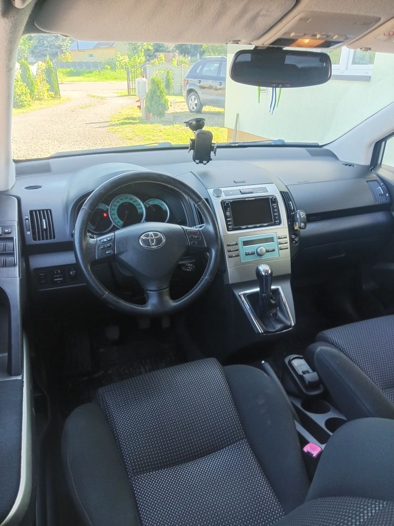 Toyota Corolla Verso 2.2 diesel 177 koni!!!  7 osób!!!