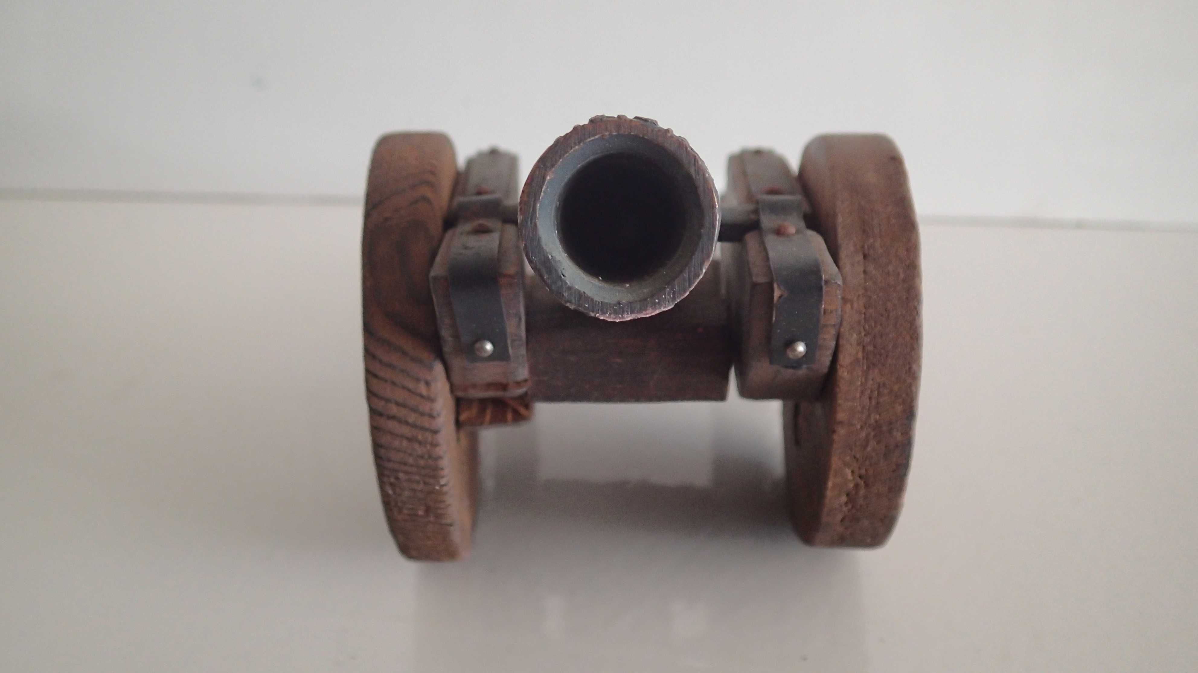 Canhão miniatura em Bronze e madeira