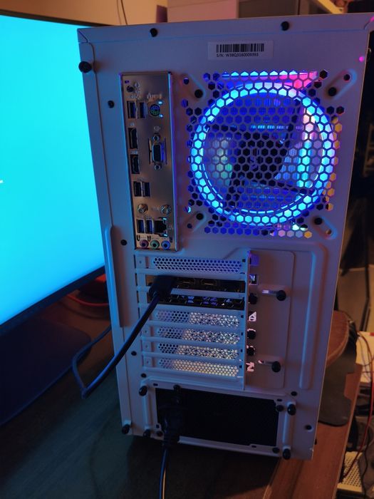 bardzo piękny i wydajny komputer