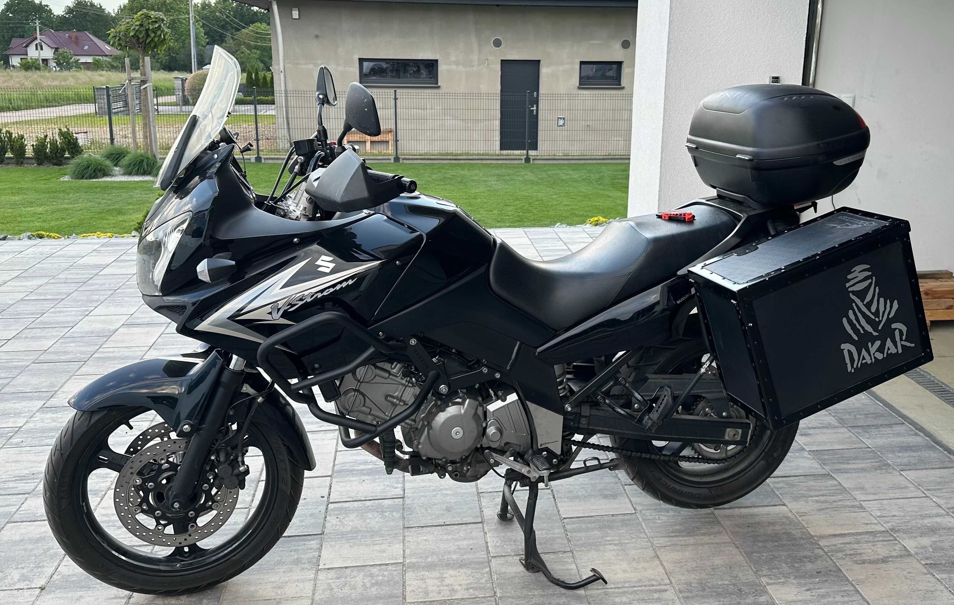 Suzuki DL 650 V-STROM 2010, czarny, niski przebieg