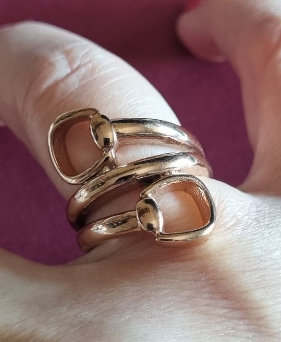 Anel rose gold, em aço, diferente e muito elegante. T17/18