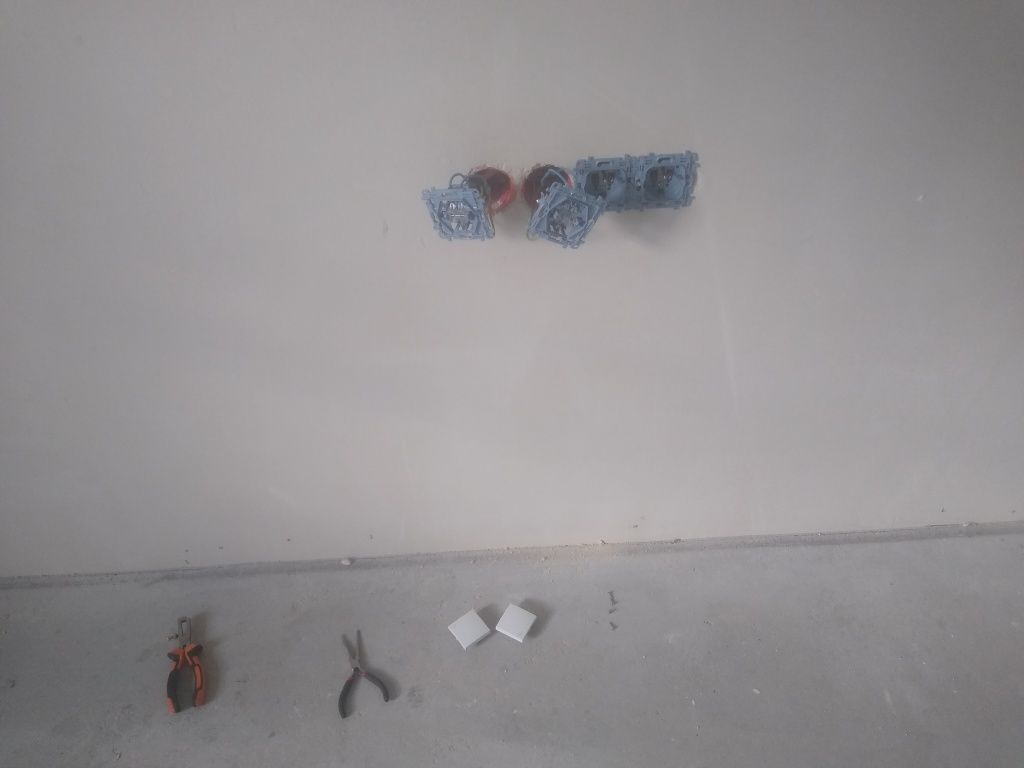 Elektryk, przyłącza budowlane, instalacje w domach