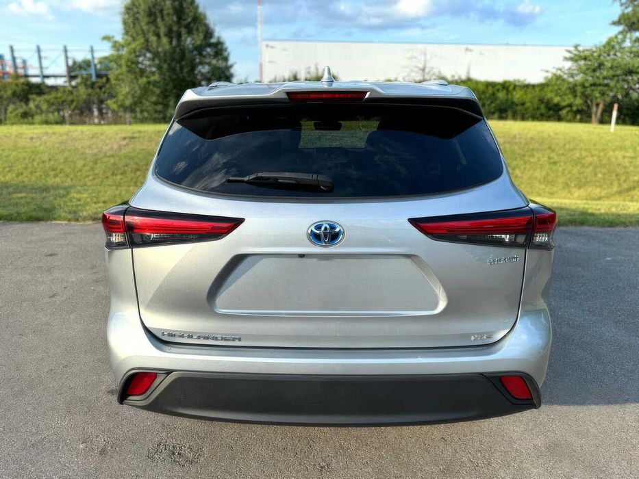 Toyota Highlander Hybrid XLE      2022