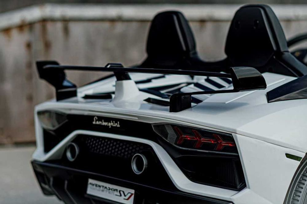 MEGA mocne autko dla dzieci LAMBORGHINI SVJ z funkcją DRIFT!
