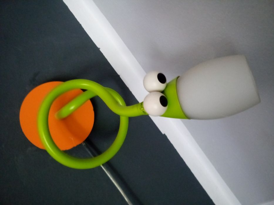 Lampa ścienna do pokoju dziecięcego