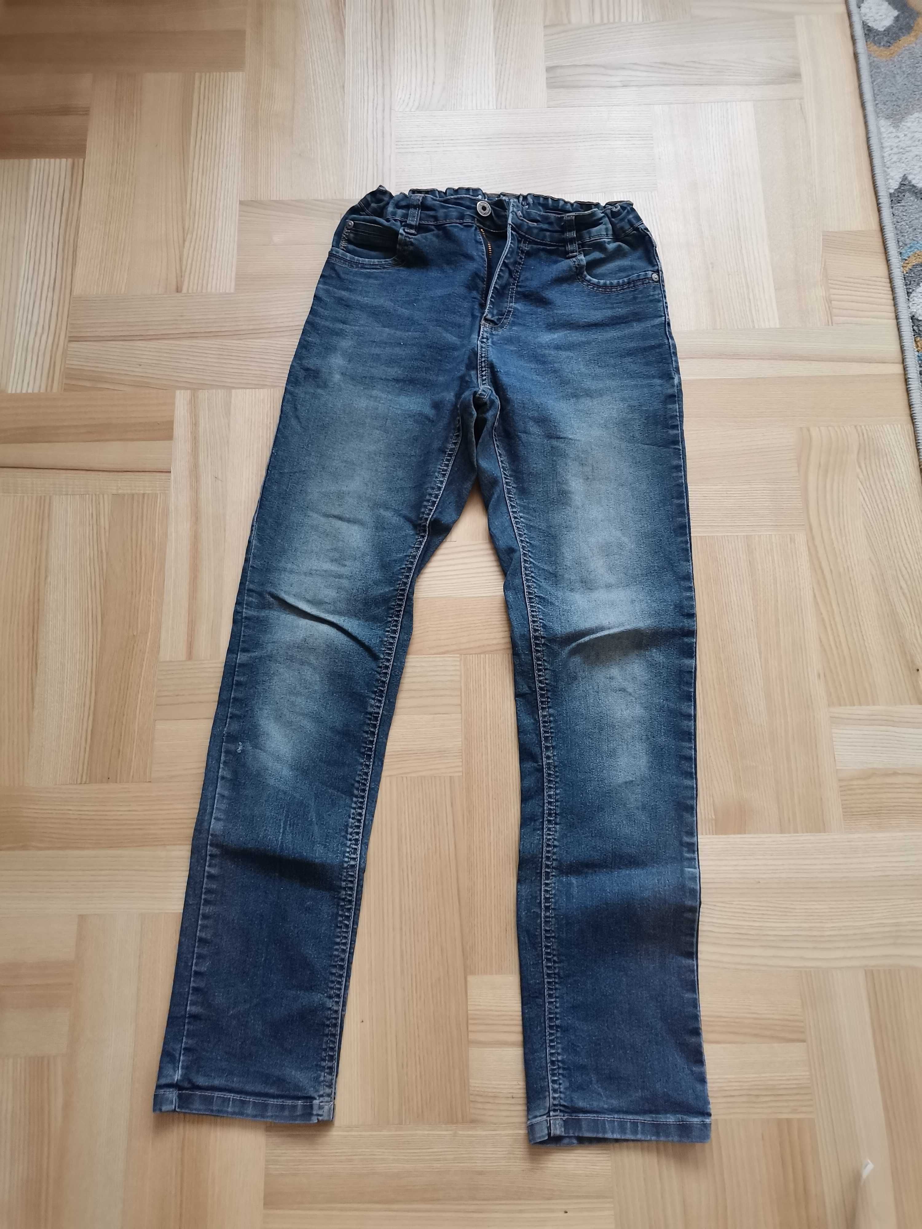 Spodnie jeansowe chłopięce 158 z regulacją w pasie.