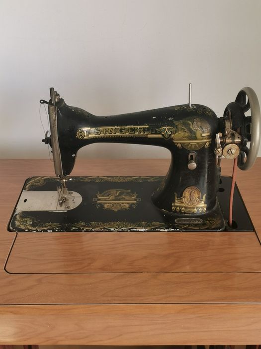 Máquina de costura Singer antiga