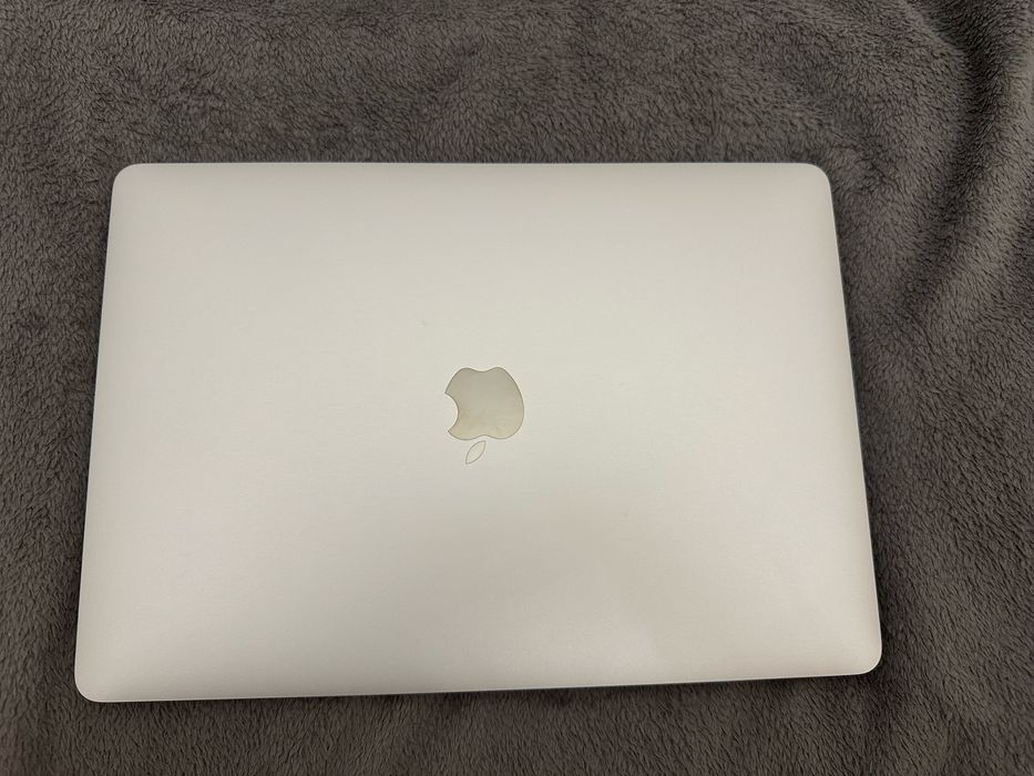 MacBook Pro 13” 2020 | i5 | 8GB RAM | 512GB SSD | Retina | Srebrny