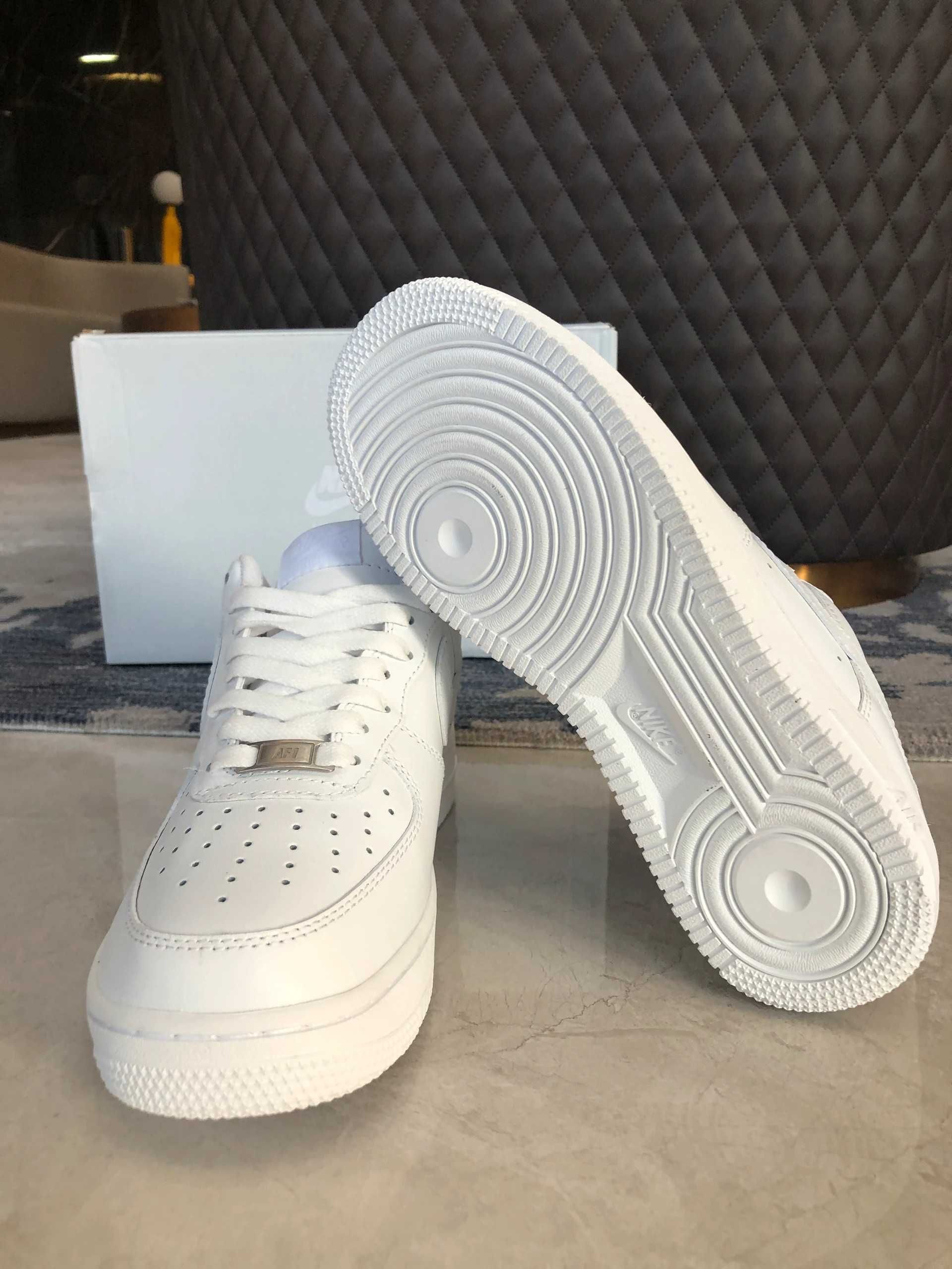 Nike Air Force 1 Low '07 White 41 EU / 8US / 26 CM
