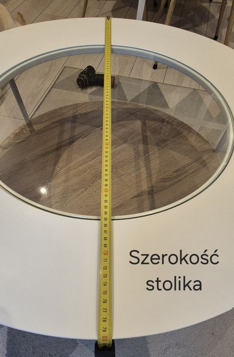 Biały stolik kawowy