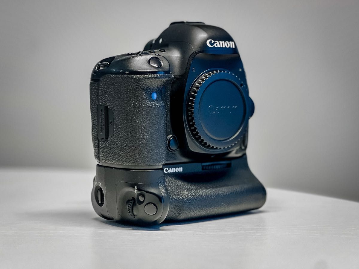Canon EOS 5D mark IV  body + GRIP