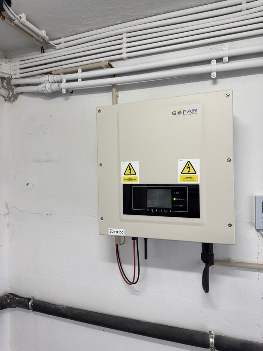 3 paineis solares e inversor como novos