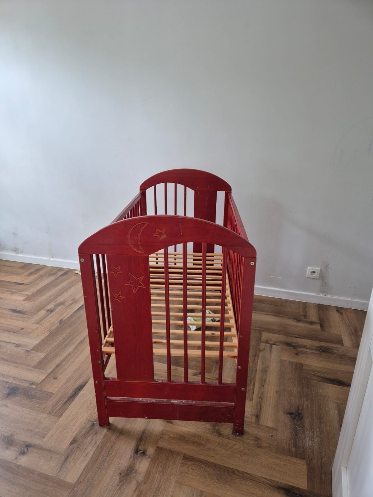 Łóżeczko  niemowlęce z materacem