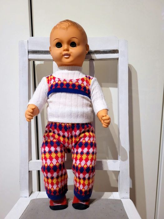 Sympatyczna lalka z delikatnym uśmiechem 51cm