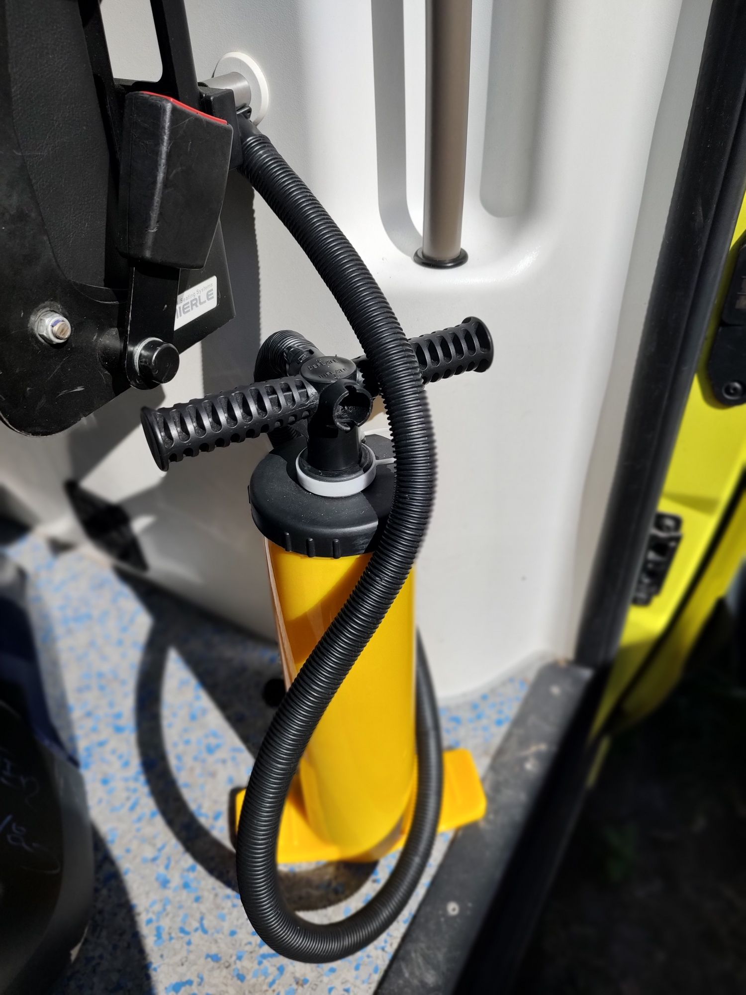Materac próżniowy do unieruchomienia ambulans karetka Boscarol pompka