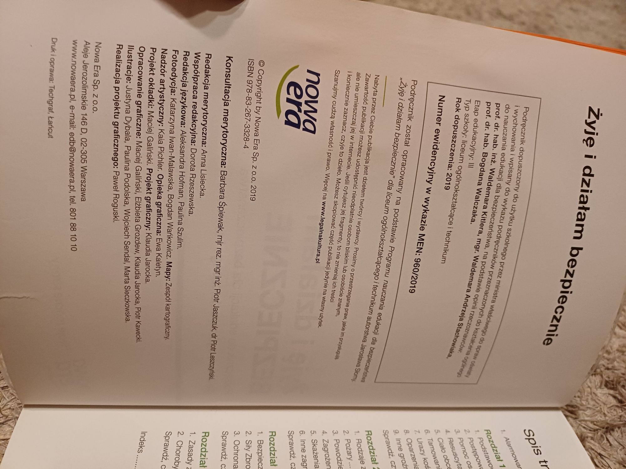 Podręcznik do Edukacji dla Bezpieczeństwa EDB,, Żyję i działam bezpiec