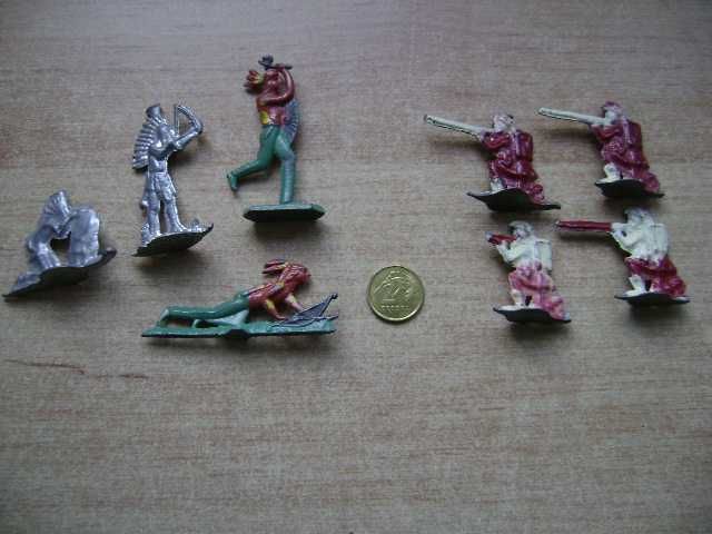 Starocie z PRL - Stare zabawki = Zestaw 8 ołowianych żołnierzyków
