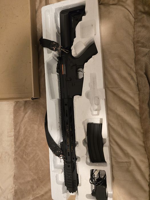 Negociavel AIRSOFT M4 CYMA 518 320/400FPS HI CAP 350BBS