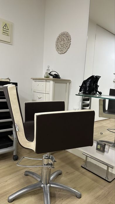 Vendo conjunto de móveis para cabeleireiro - marca italiana