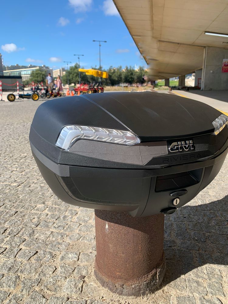 Top case GIVI riviera 46L como NOVA + base