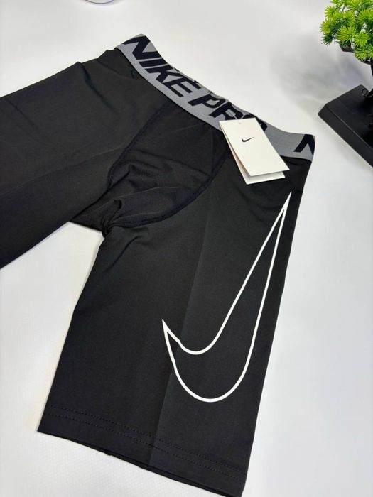 Компресионные шорты Найк