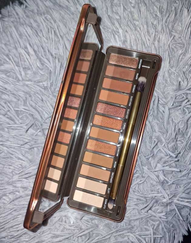 Paleta 12 cieni eveline "Charming Mocha"