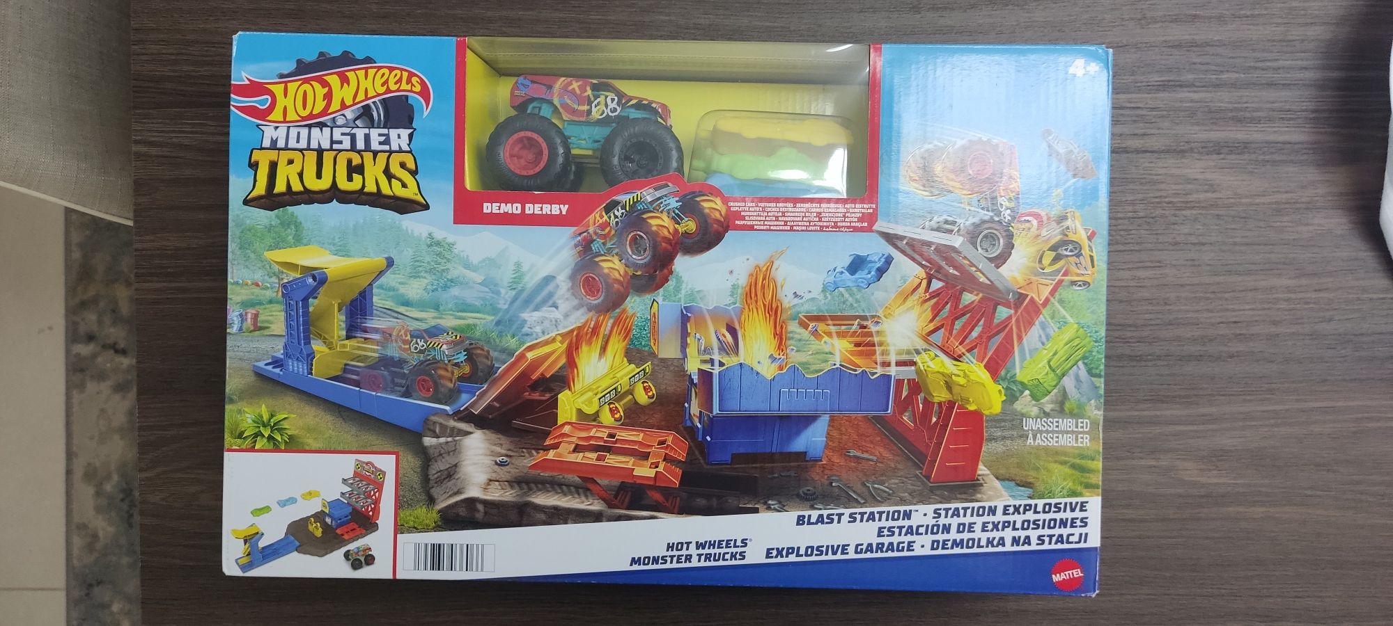 Hot wheels monster truck explosive garage